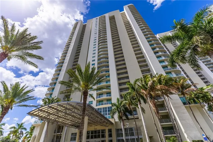 View of apartment building / complex