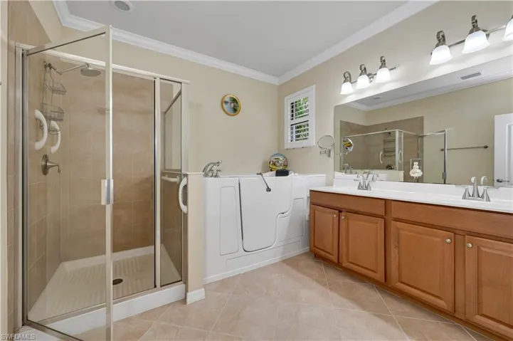 3926  Sapphire  WAY, Naples, FL 34114