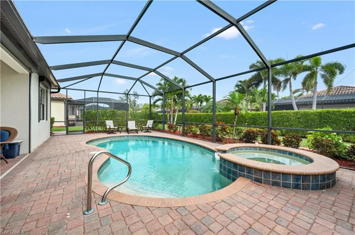 3926  Sapphire  WAY, Naples, FL 34114