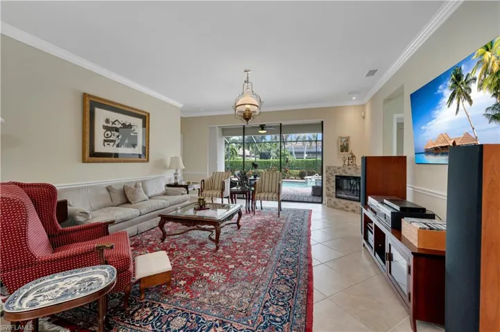 3926  Sapphire  WAY, Naples, FL 34114