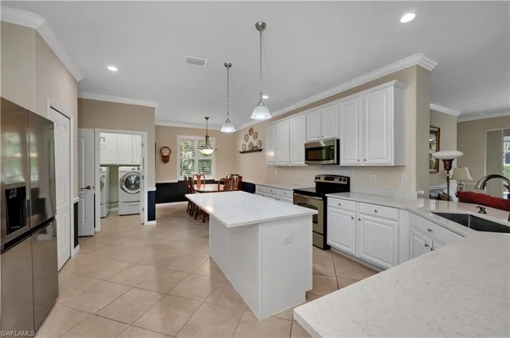 3926  Sapphire  WAY, Naples, FL 34114