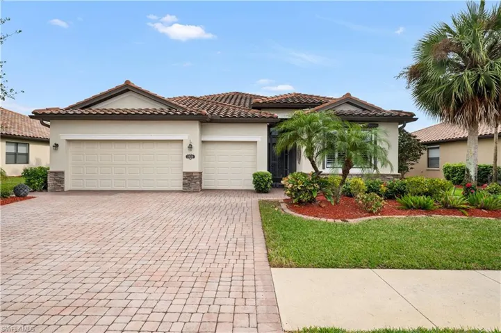 3926  Sapphire  WAY, Naples, FL 34114