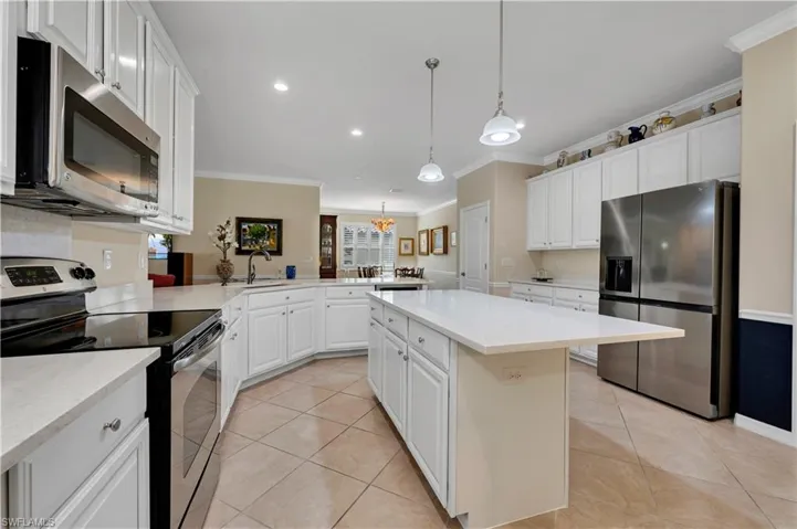 3926  Sapphire  WAY, Naples, FL 34114