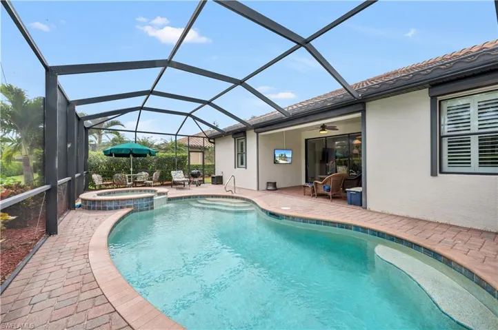 3926  Sapphire  WAY, Naples, FL 34114