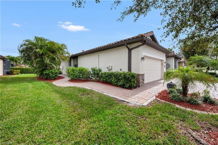 3926  Sapphire  WAY, Naples, FL 34114
