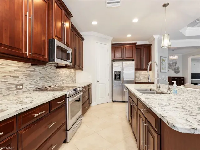 3727 Canopy Cir, Naples, Florida 34120