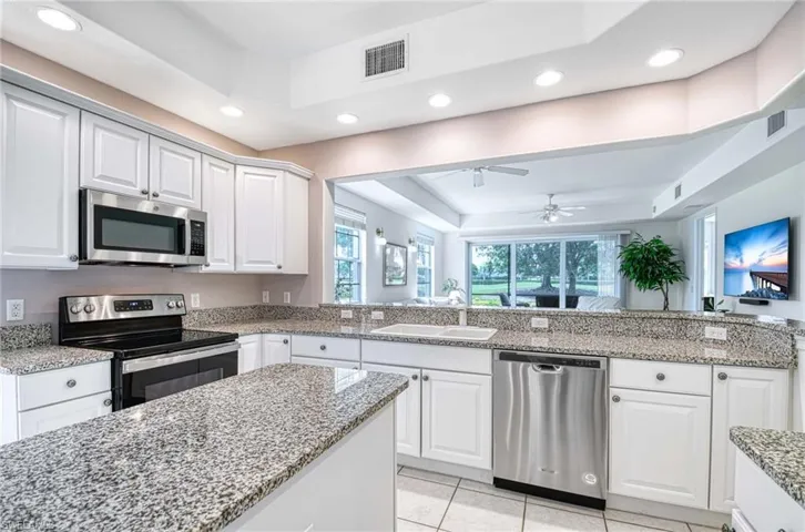 8649  Champions  PT, Naples, FL 34113