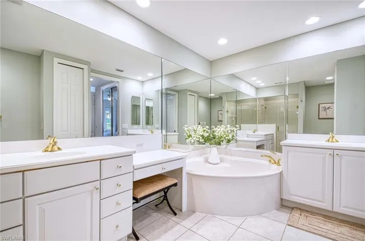8649  Champions  PT, Naples, FL 34113