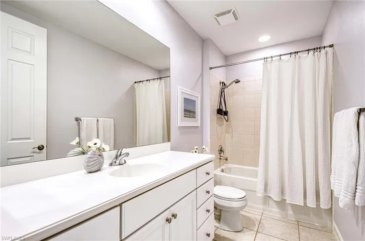8649  Champions  PT, Naples, FL 34113