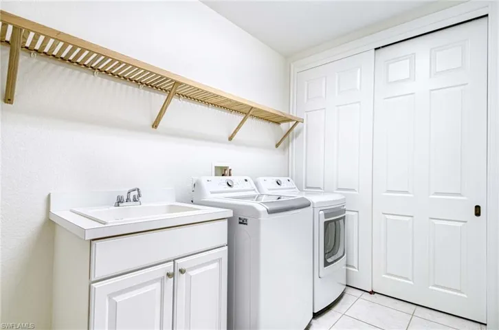 8649  Champions  PT, Naples, FL 34113