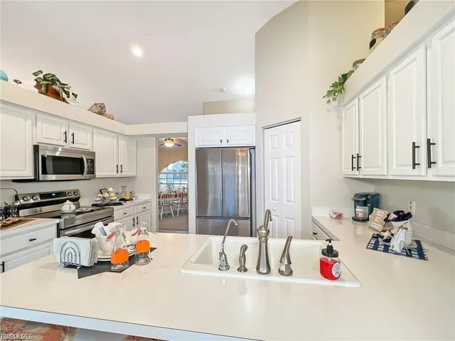 7631  Woodland Bend  CIR, Fort Myers, FL 33912