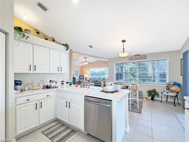 7631  Woodland Bend  CIR, Fort Myers, FL 33912