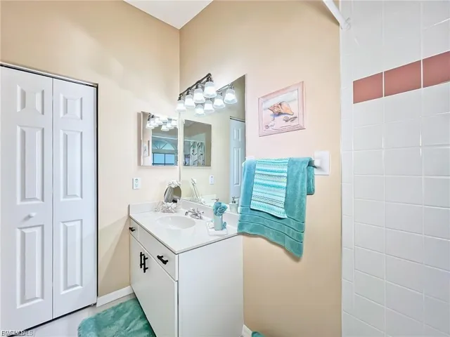 7631  Woodland Bend  CIR, Fort Myers, FL 33912
