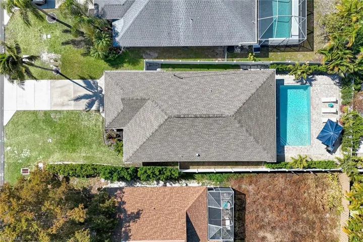 Bird's eye view of a pool area