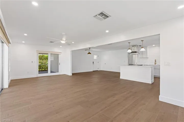 12  Hackney  LN, Naples, FL 34112