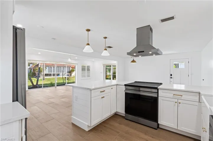 12  Hackney  LN, Naples, FL 34112
