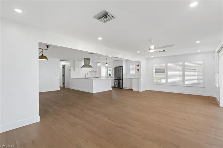 12  Hackney  LN, Naples, FL 34112