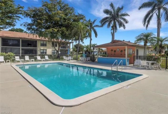 4240 Chantelle Dr B103, Naples, Florida 34112