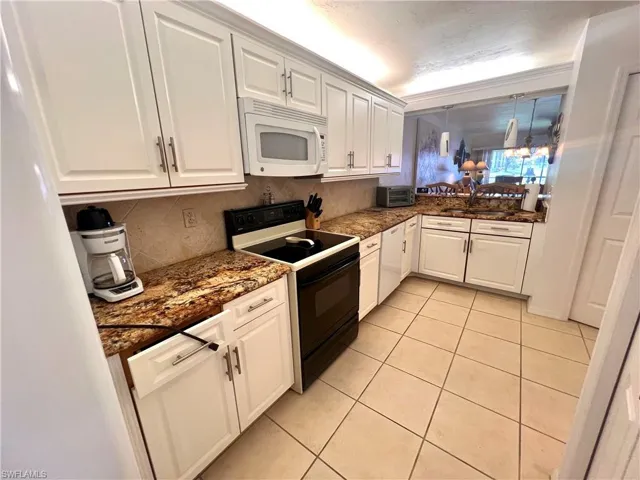 4240 Chantelle Dr B103, Naples, Florida 34112