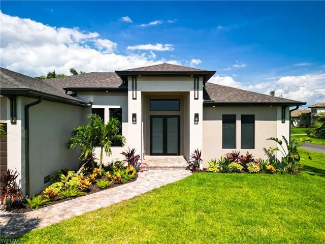 Prairie-style home featuring a front lawn