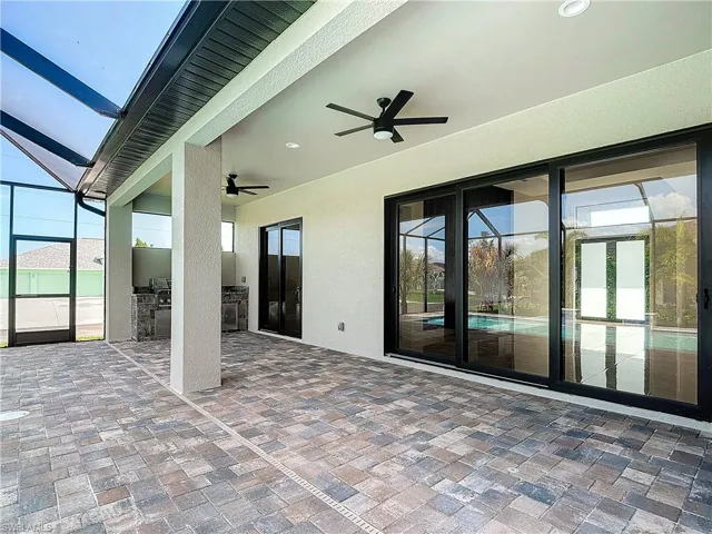 View of terrace with ceiling fan
