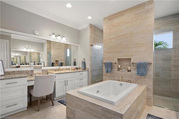 Jetted soaking tub