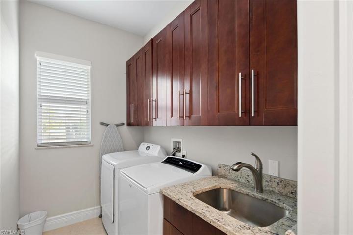 incudes closet (to the right) for additional storage.