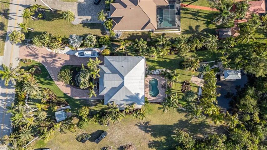 Birds eye view of property