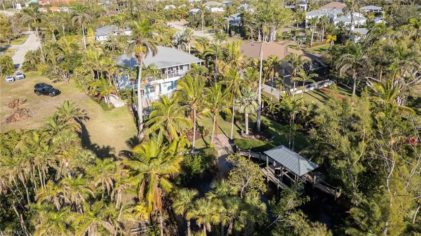 Birds eye view of property featuring a residential view
