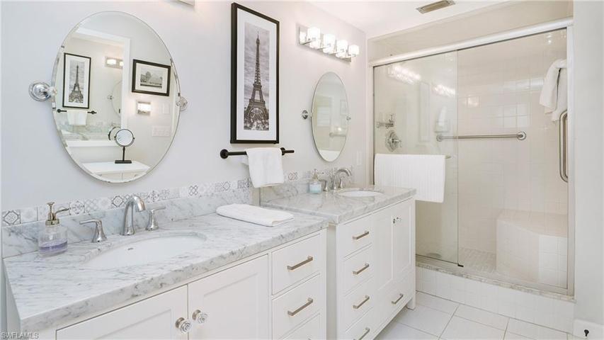 primary bath, dual sinks, walk in shower