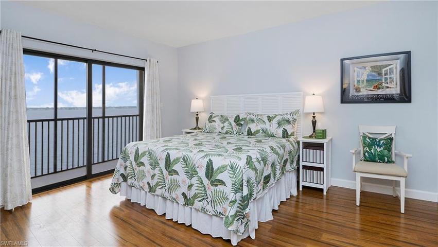 with river view and balcony