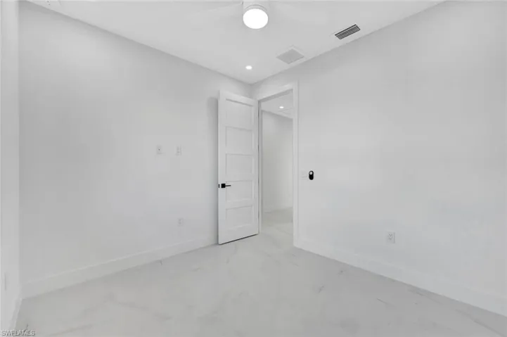 Second bedroom.