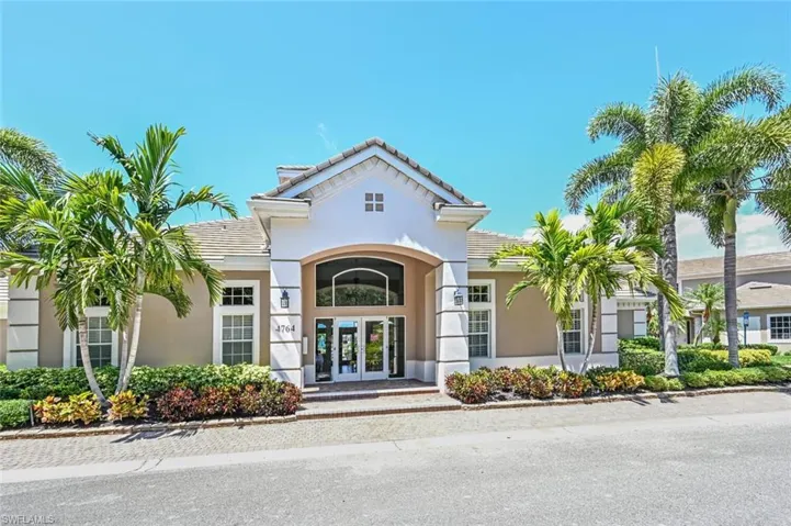 4722 Stratford Ct 1901, Naples, Florida 34105