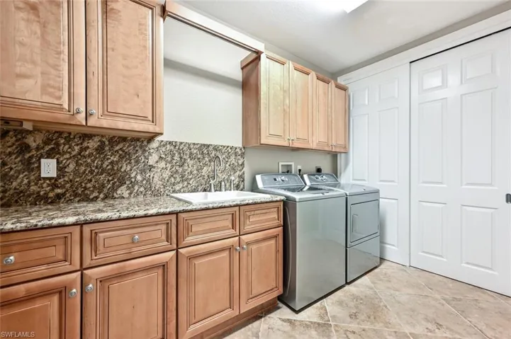 4722 Stratford Ct 1901, Naples, Florida 34105