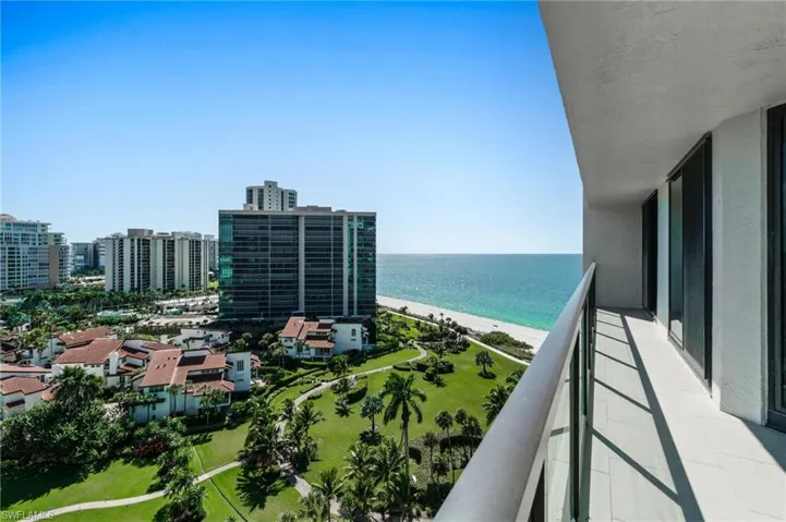 1503 enjoys side views of the Gulf Of Mexico.
