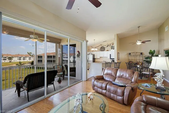 Living room connecting to Lanai