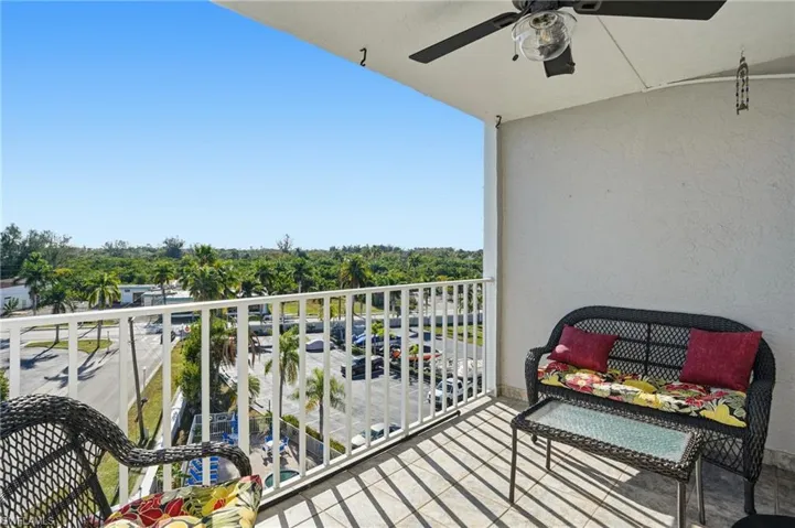 Balcony with ceiling fan