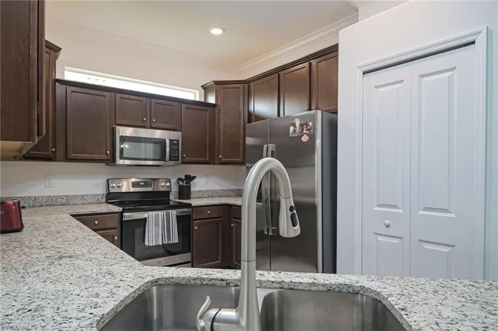 1722  Alameda  DR, Naples, FL 34120