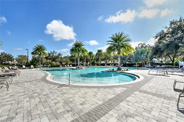 1722  Alameda  DR, Naples, FL 34120