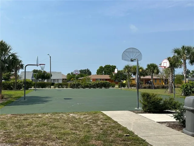 1033 NE Pine Island  LN, Cape Coral, FL 33909