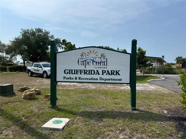 1033 NE Pine Island  LN, Cape Coral, FL 33909