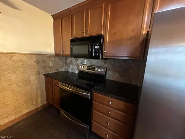 1033 NE Pine Island  LN, Cape Coral, FL 33909
