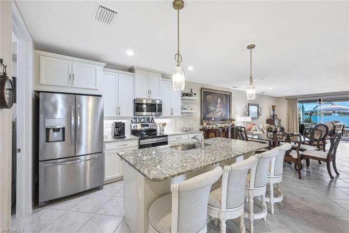 14822 Edgewater CIR, NAPLES FL 34114