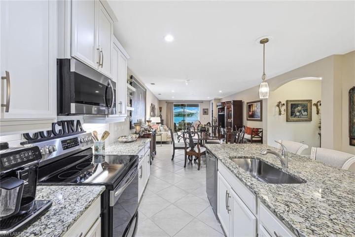 14822 Edgewater CIR, NAPLES FL 34114