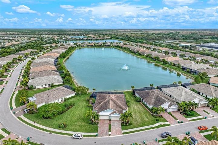 14822 Edgewater CIR, NAPLES FL 34114