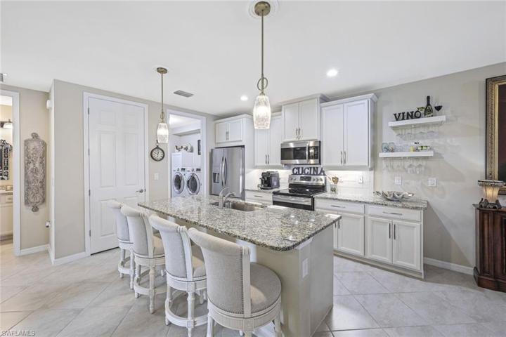 14822  Edgewater  CIR, Naples, FL 34114