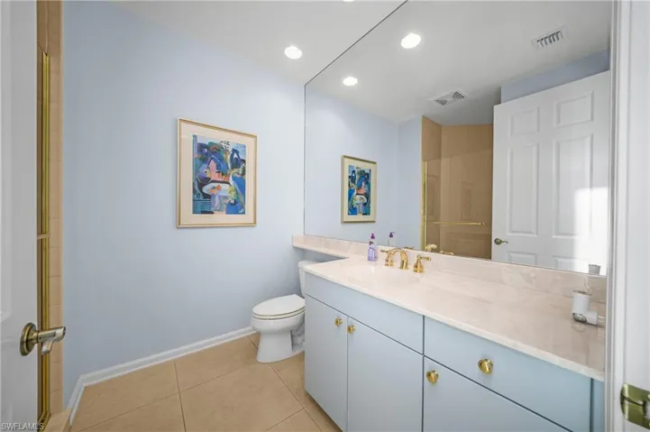 One of two en-suite bathrooms to welcome your clients.