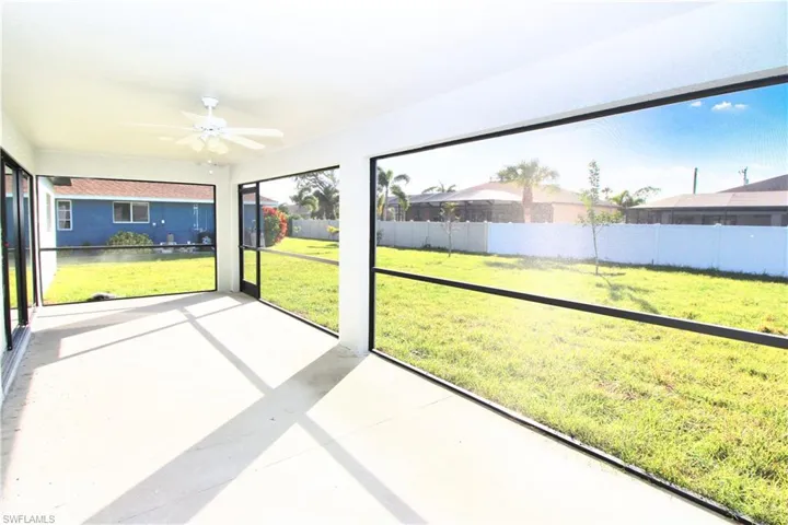 Very LARGE under truss Lanai