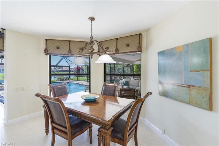 Cozy breakfast nook