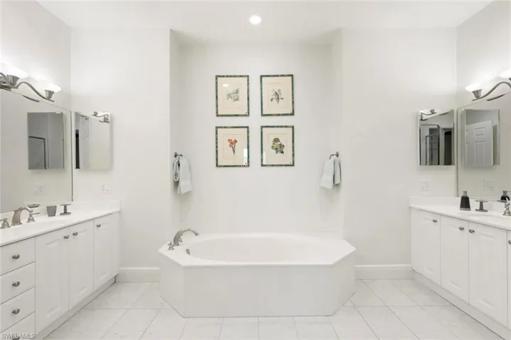 9205  Museo  CIR, Naples, FL 34114